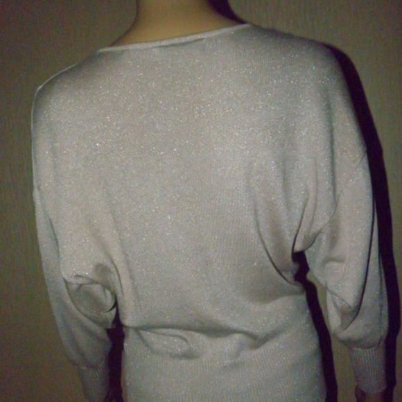 Jennifer Lopez stunning gold metallic Sweater - Picture 4 of 6